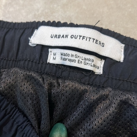 Urban Outfitters Nylon Cargo Style Joggers Size Medium - Picture 4 of 7